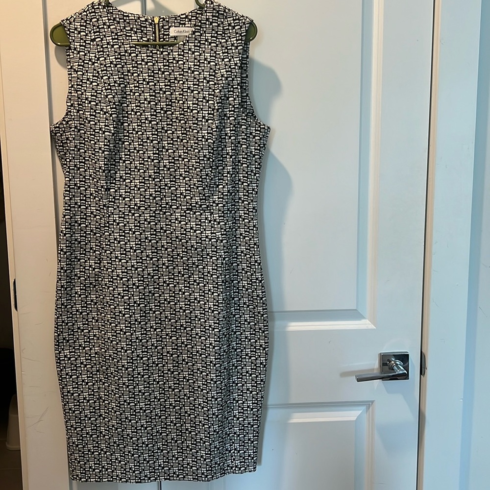 Calvin Klein Printed Sleeveless Sheath Dress